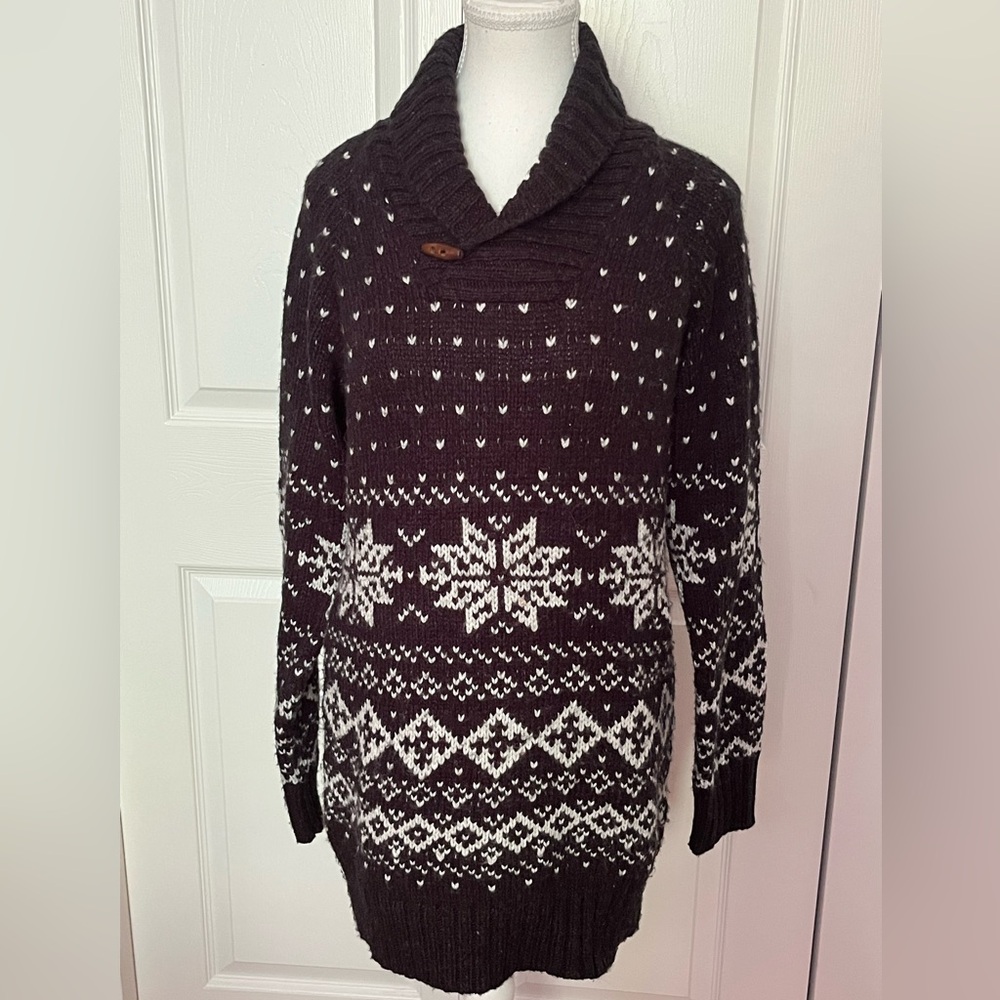 NWOT Roots Cozy Black and White Knit Sweater